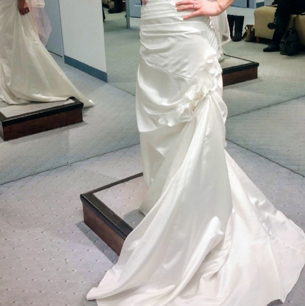 Alfred Angelo Wedding Dress - Picture 6 of 8